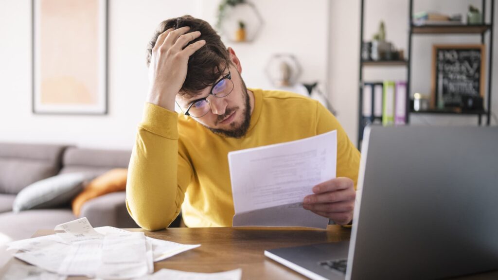 Ways You Can Balance Both Paying Your Loans And Saving